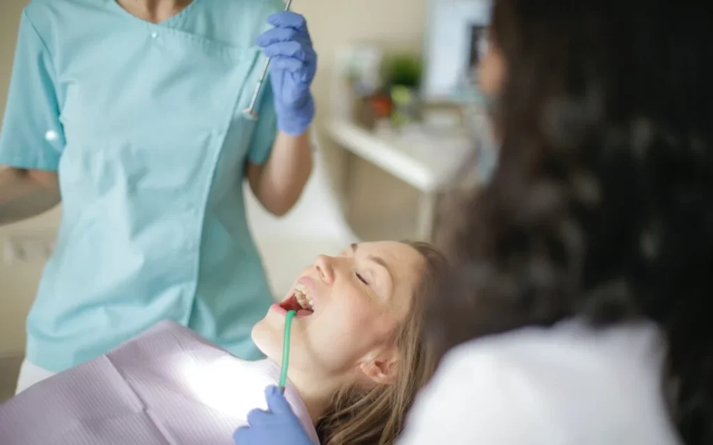 How Dentists Spot Cracks Hemel
